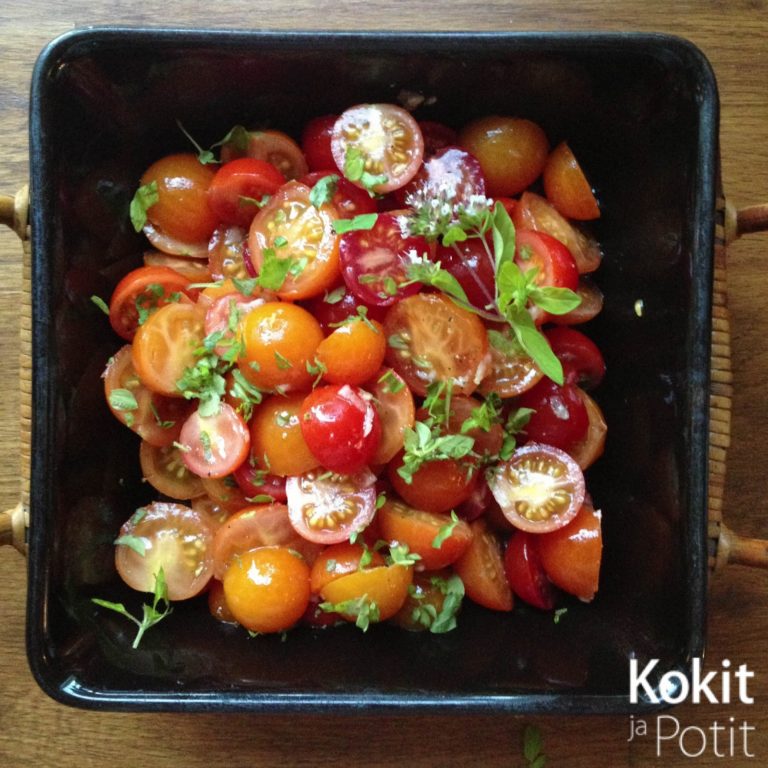 Ylistys yksinkertaisuudelle: tomaattisalaatti