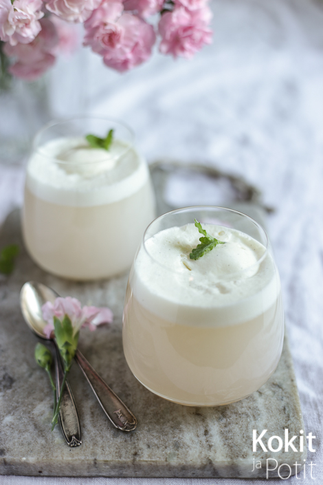 Raparperi-jäätelö float – Rhubarb Ice Cream Float | Kokit ja Potit -ruokablogi