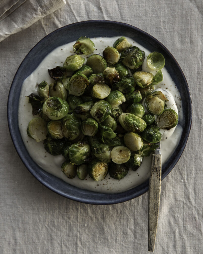 Paahdetut ruusukaali & fetavaahto