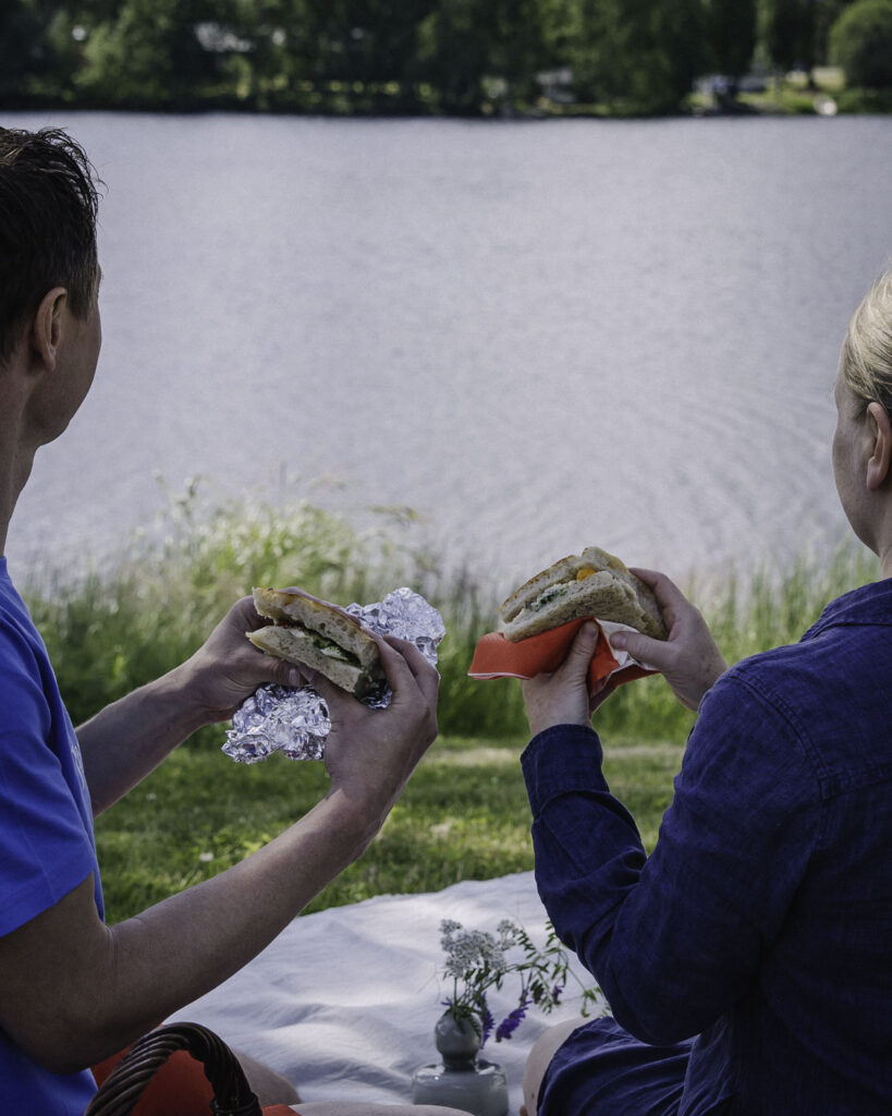 Täytetty focaccia on superhyvä eväsleipä. Leipä on tehty pohjoisen luonnon antimista. Arctic Food Lab kokoaa yhteen pohjoisen Suomen ruokakulttuurin helmet. 